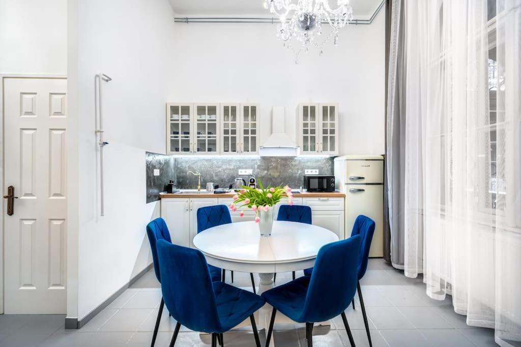 Andrassy Grandeur With Indoor Parking Appartement Boedapest Buitenkant foto