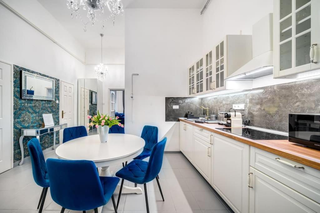 Andrassy Grandeur With Indoor Parking Appartement Boedapest Buitenkant foto