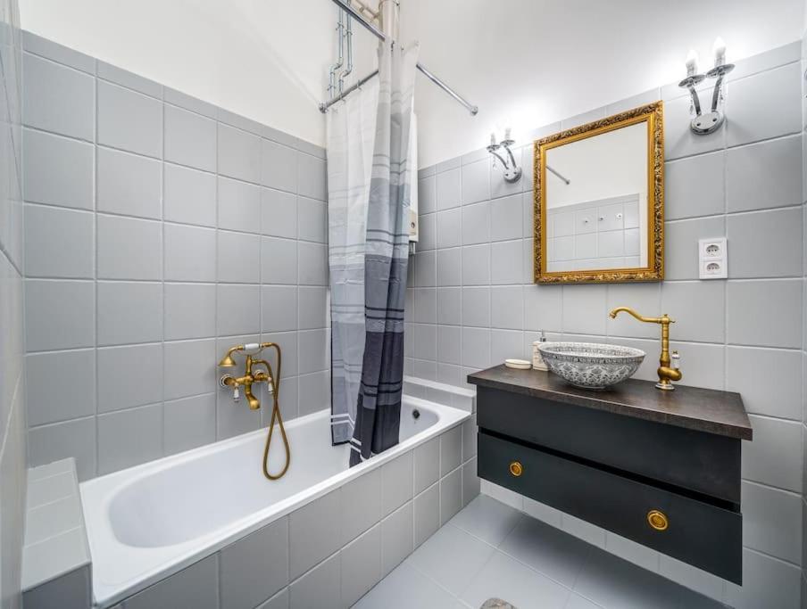 Andrassy Grandeur With Indoor Parking Appartement Boedapest Buitenkant foto