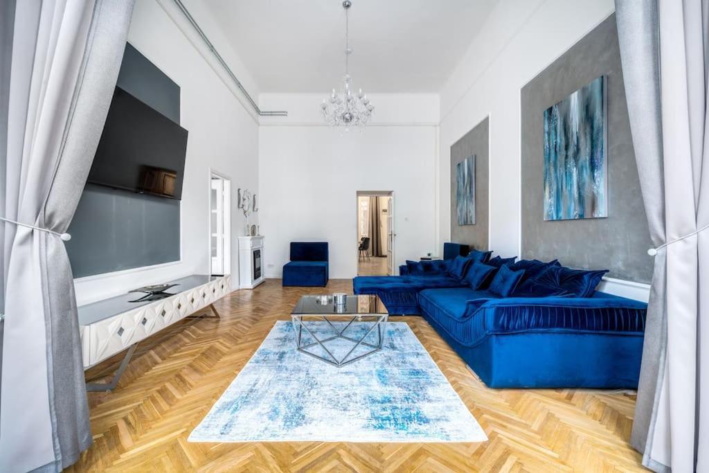 Andrassy Grandeur With Indoor Parking Appartement Boedapest Buitenkant foto
