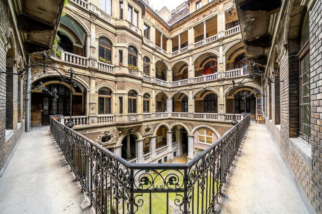 Andrassy Grandeur With Indoor Parking Appartement Boedapest Buitenkant foto