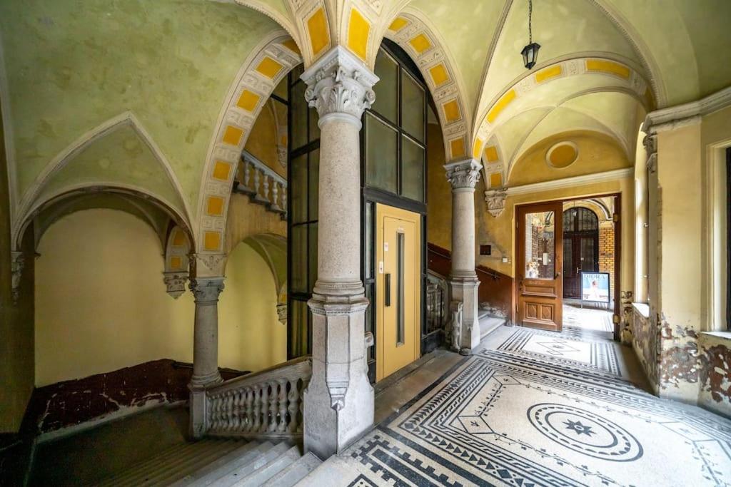 Andrassy Grandeur With Indoor Parking Appartement Boedapest Buitenkant foto