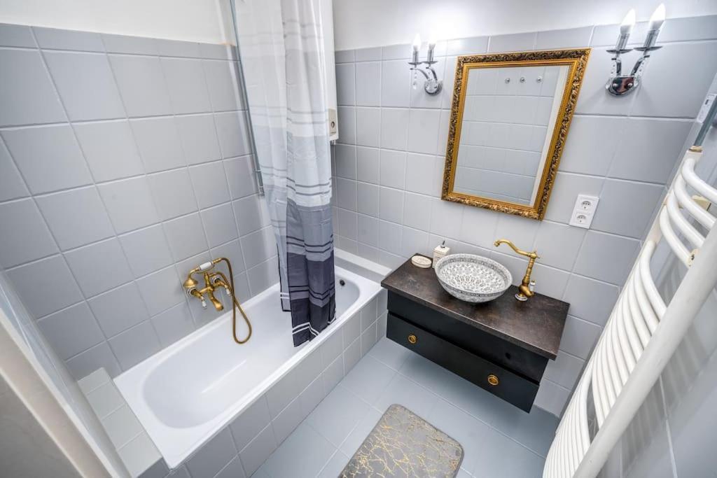 Andrassy Grandeur With Indoor Parking Appartement Boedapest Buitenkant foto