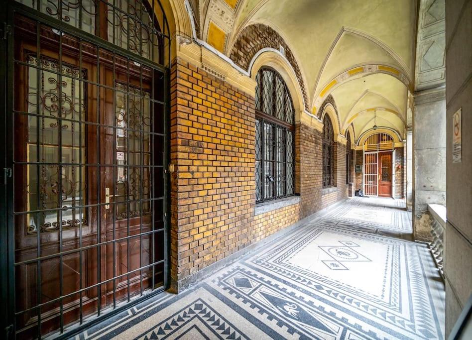 Andrassy Grandeur With Indoor Parking Appartement Boedapest Buitenkant foto